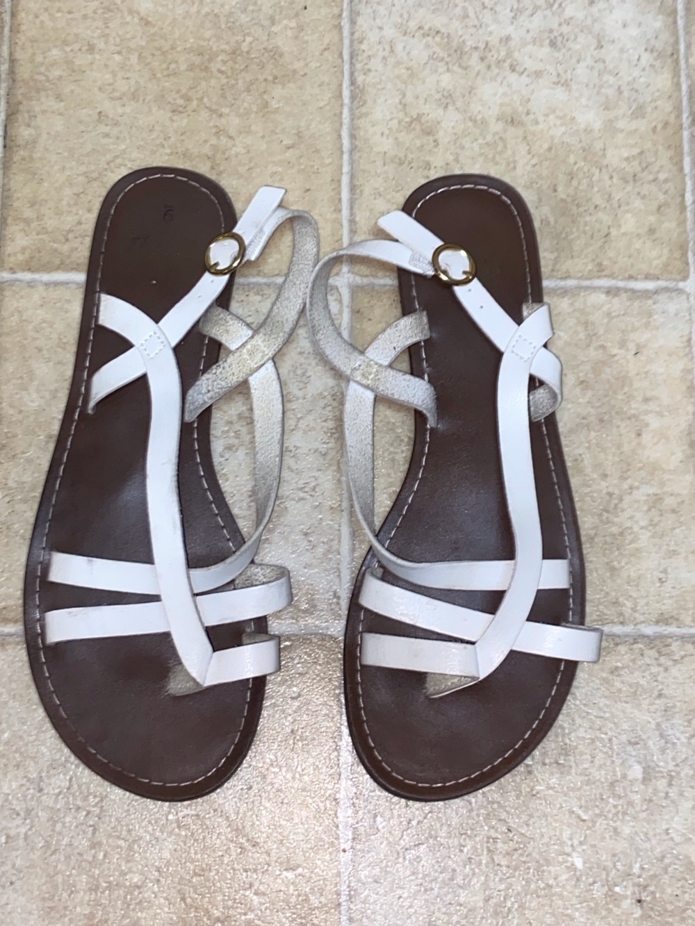 Faded Glory Women’s White Strappy Flat Sandals Size 9